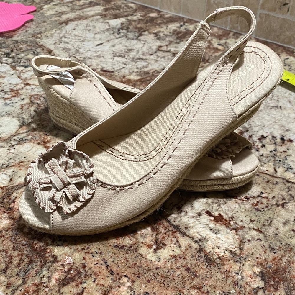 Naturalizer Cream Peep-Toe Slingback Shoes NWT